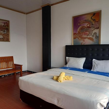 Dc Hotel & Hostel Labuan Bajo Exterior photo