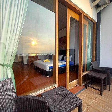 Dc Hotel & Hostel Labuan Bajo Exterior photo
