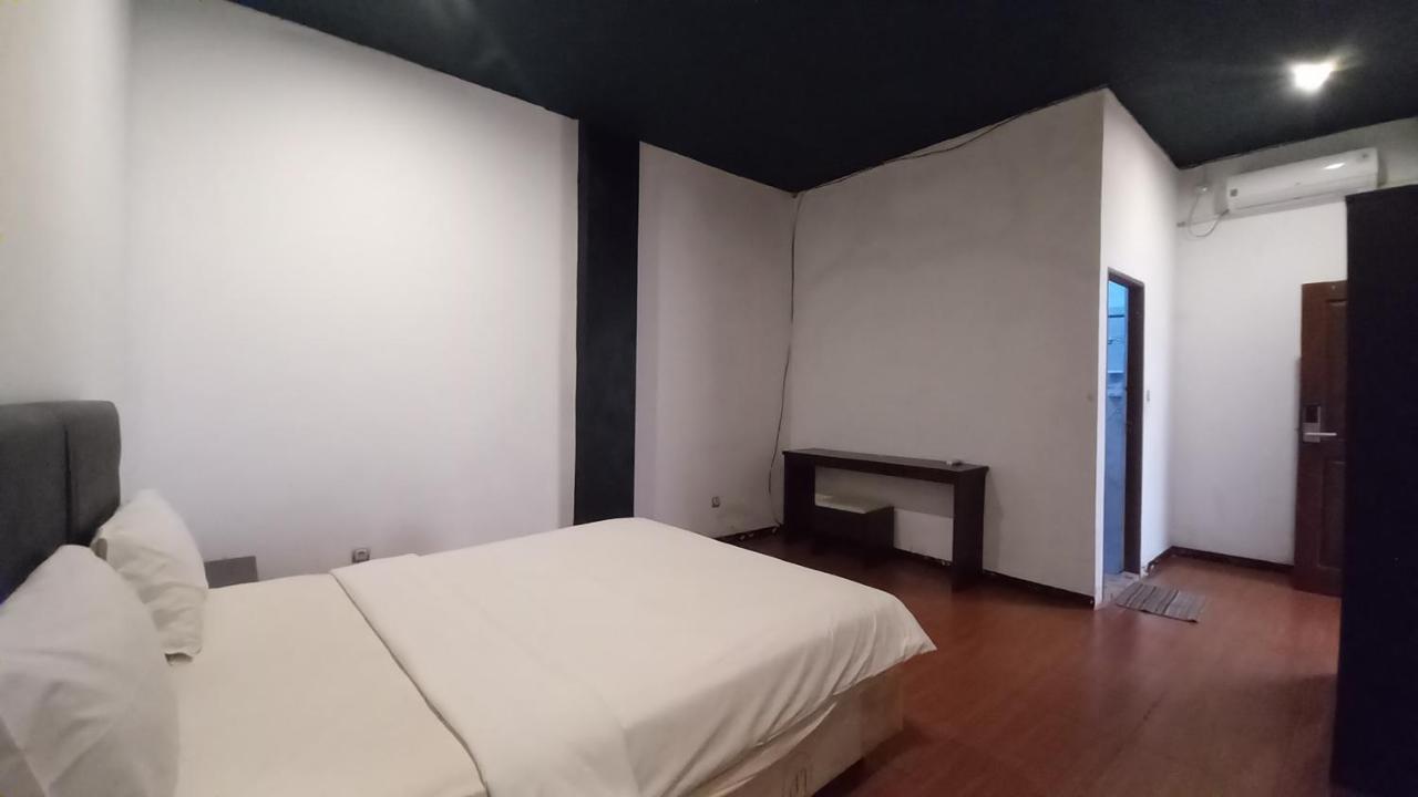 Dc Hotel & Hostel Labuan Bajo Exterior photo