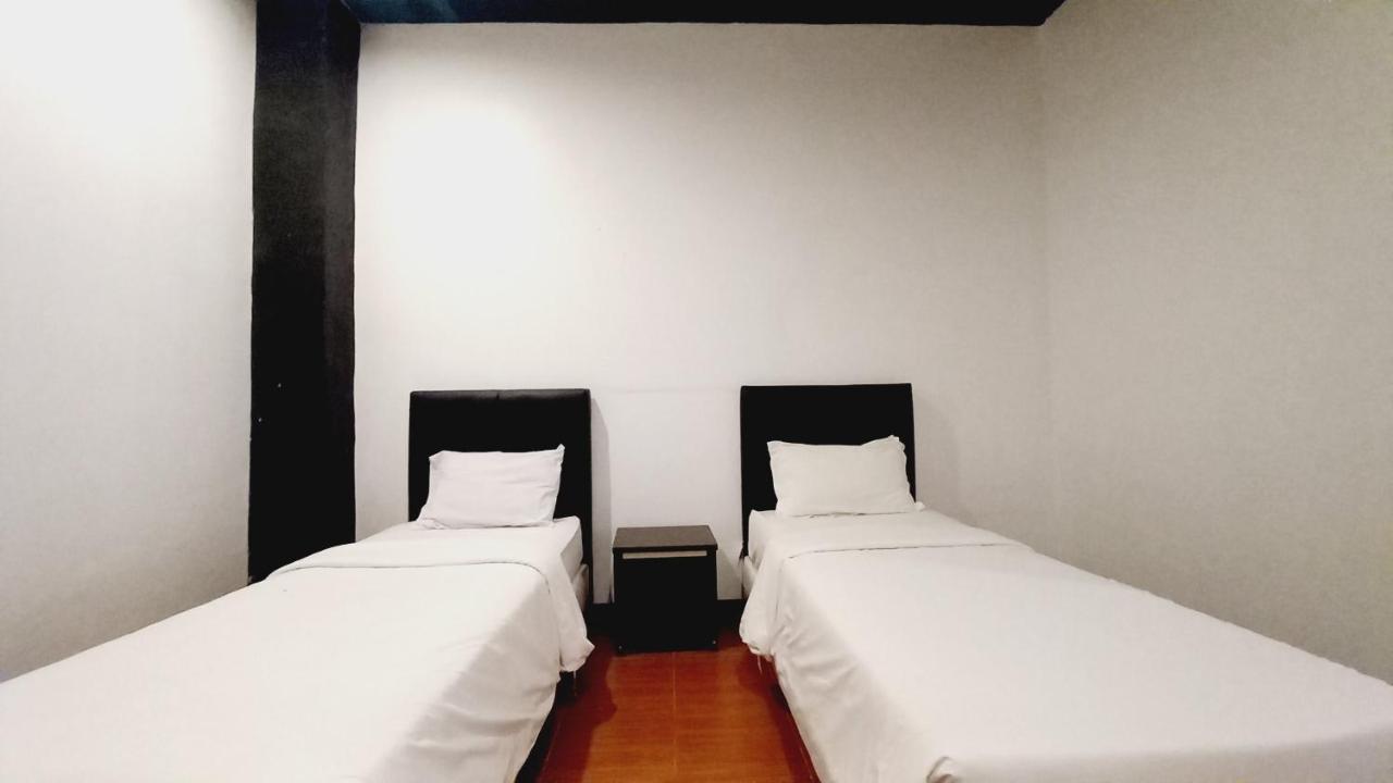 Dc Hotel & Hostel Labuan Bajo Exterior photo