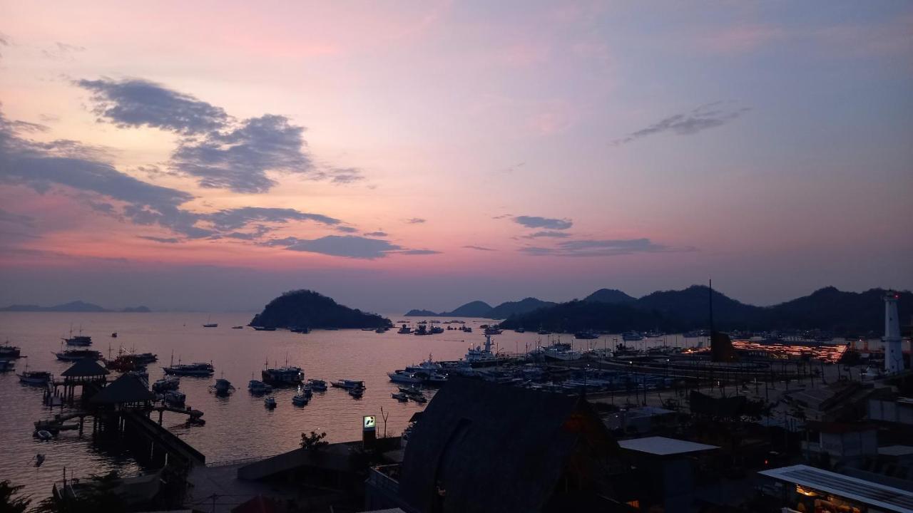 Dc Hotel & Hostel Labuan Bajo Exterior photo