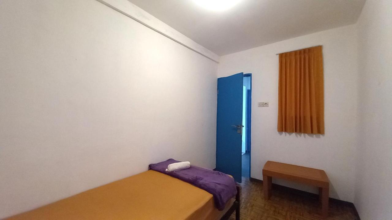 Dc Hotel & Hostel Labuan Bajo Exterior photo
