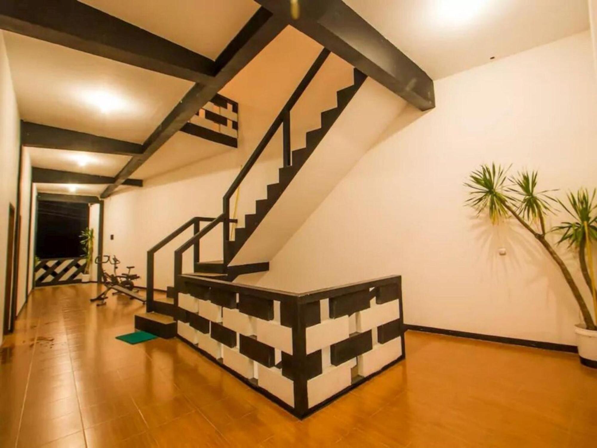 Dc Hotel & Hostel Labuan Bajo Exterior photo