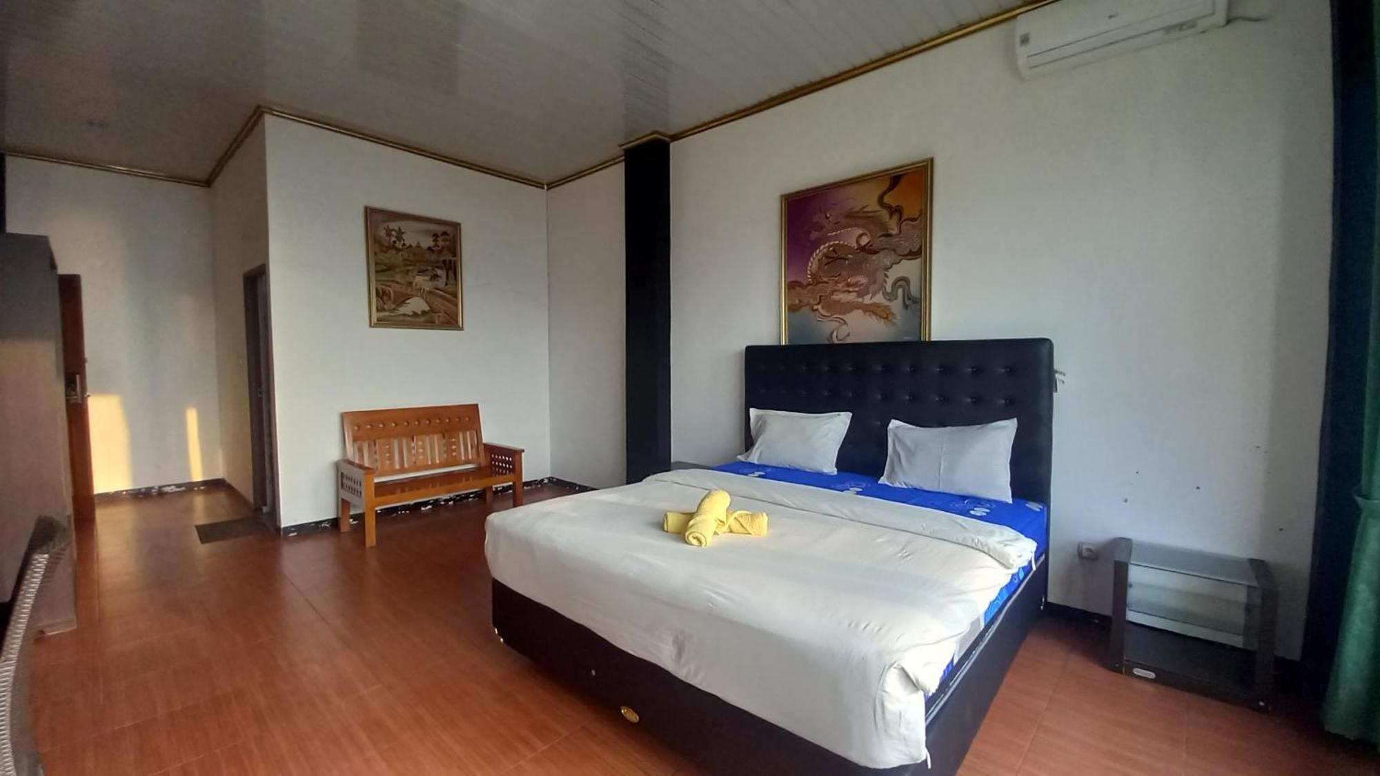 Dc Hotel & Hostel Labuan Bajo Exterior photo