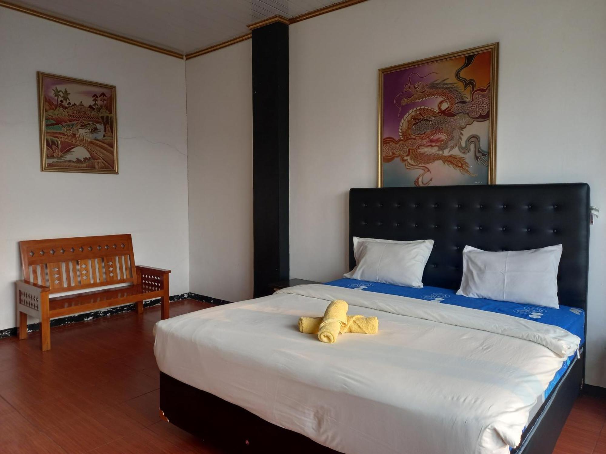 Dc Hotel & Hostel Labuan Bajo Exterior photo